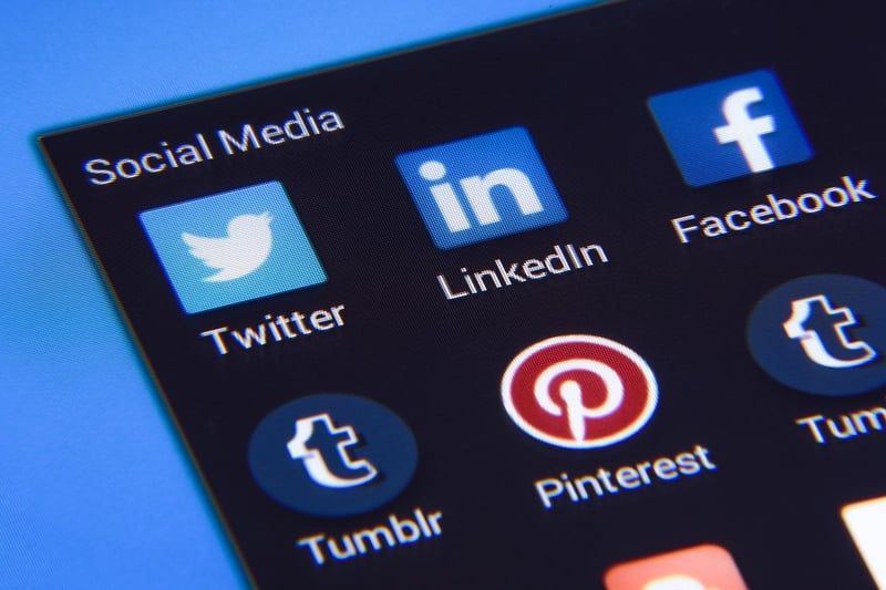 Comment utiliser les réseaux sociaux pour booster votre entreprise en 2026